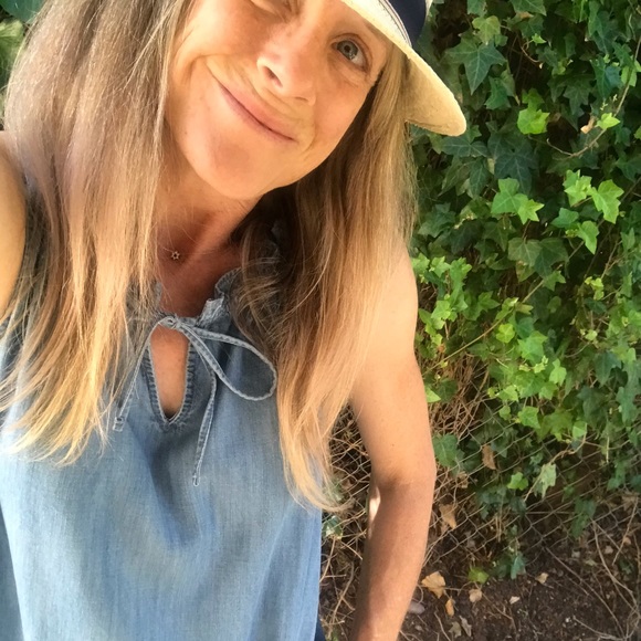 Meet your Posher, Melissa - Picture 1 of 1